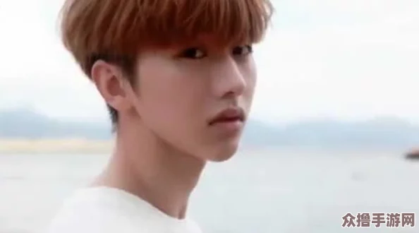 男生把坤坤塞进女生腚眼，竟引发网络热议，网友们纷纷围观评论！