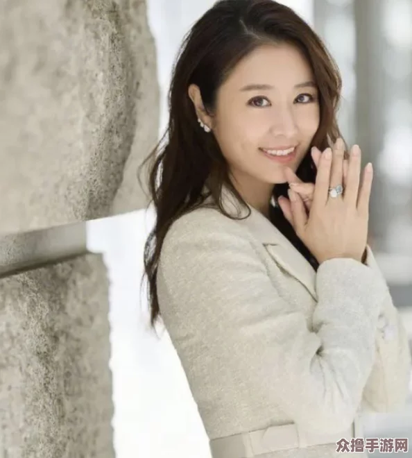 女生会把隐私透露给异性朋友看吗？心理分析与社交动态的深度探讨