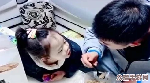 隔壁妹妹被狗粮包围，网友直呼“太幸福了”