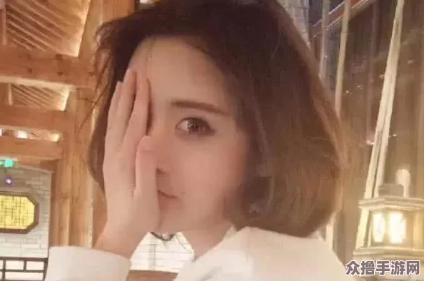 黑料爆料吃瓜：明星绯闻与娱乐圈内幕引发热议，网友纷纷围观评论！