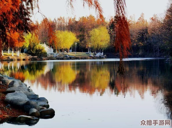 桃花洞口已是溪水潺潺，美不胜收的风景让人心旷神怡