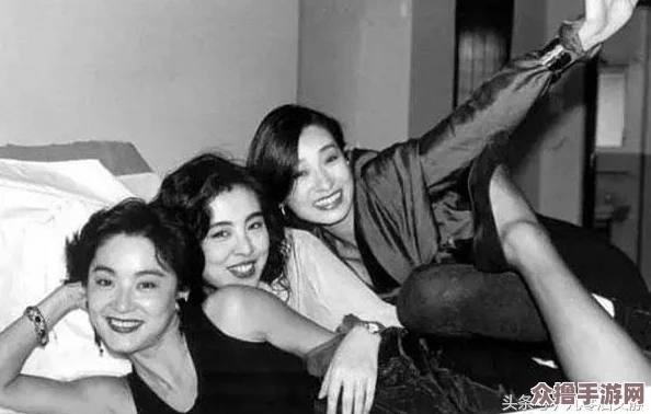 探索DNF手游：女鬼剑夏日时装色彩盛宴，哪款炫彩搭配最衬英姿飒爽？