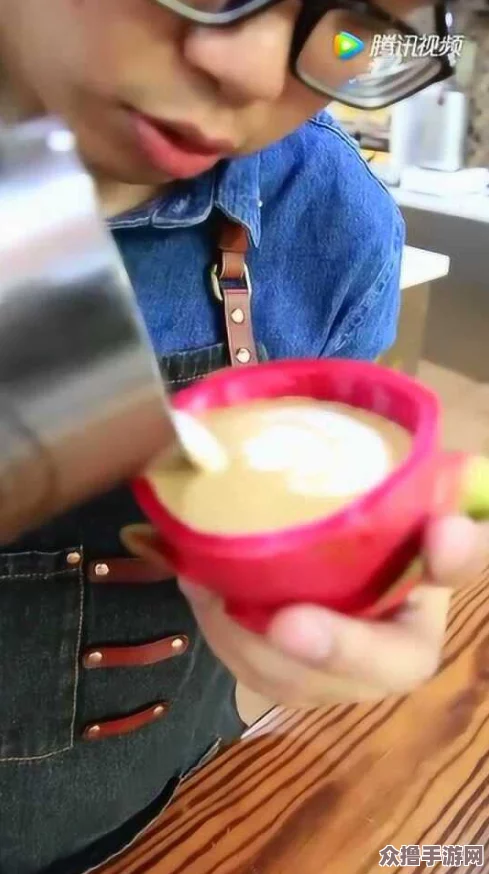 在床上打扑克激烈摇床，网友晒出视频称“太刺激了”