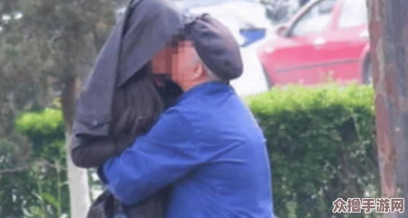 “chinese老汉嫖妓hd，网友热议：这背后隐藏着怎样的社会现象与人性探讨？”