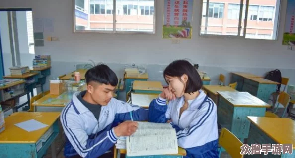 校园pop1n高中同桌课堂：共享课堂瞬间，感受学习的乐趣与友谊的温暖