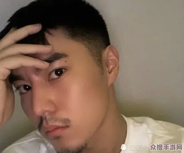 吴邪哭着让张起灵退出去 网友热议这段情感纠葛背后的深层含义与角色成长