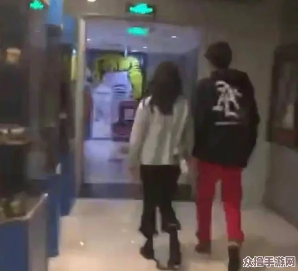 雷电将军露屁股，网友热议：这背后隐藏了什么秘密？