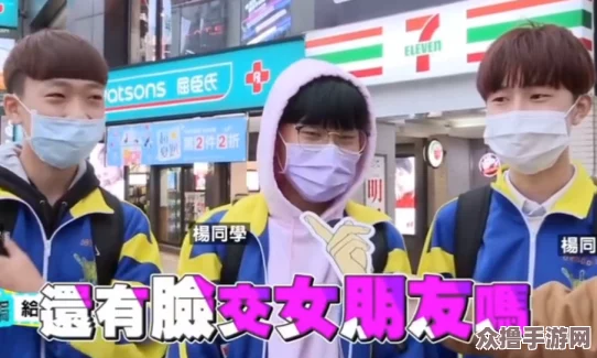 “日本乱配videos老少配，网友热议：打破年龄界限的奇妙碰撞”