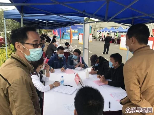青铜段位与小周实力对比：谁更适合挑战地铁逃生游戏？